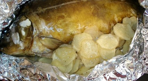 Карп в духовке в фольге