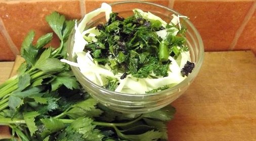 Французский салат с капустой и огурцами