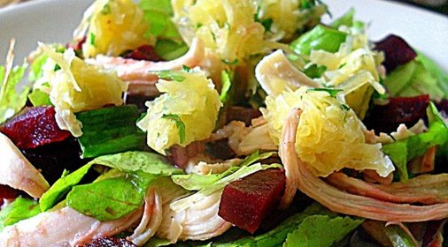 Салат с курицей и свеклой