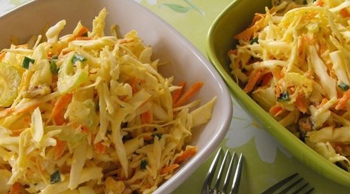 Салат с сельдереем и капустой