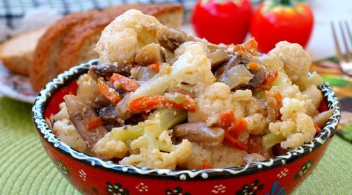 Цветная капуста с шампиньонами в сметане