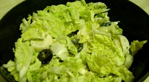 Салат с пекинской капустой и яйцами