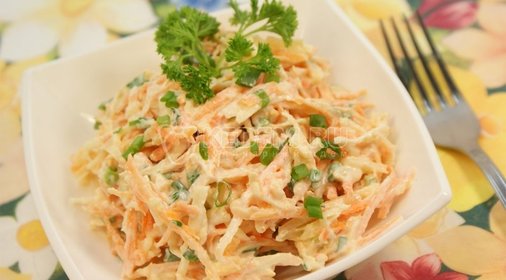 Морковный салат с яблоками и зеленым луком