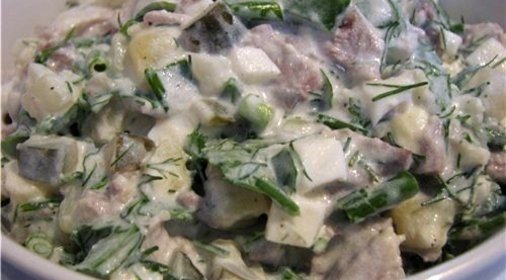 Легкий салат из куриной грудки и сельдерея