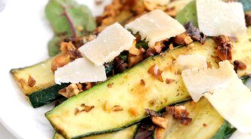 Салат из жареных цукини и пекорино