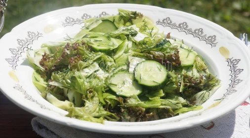 Салат с капустой и огурцом