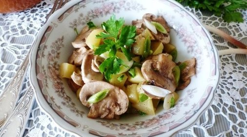 Горячий салат с баклажанами