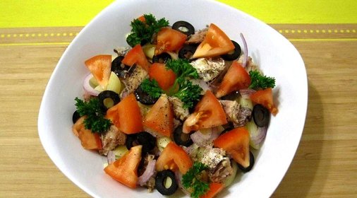 Салат из макарон с сардинами