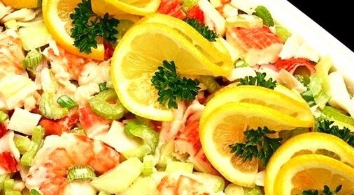 Салат с креветками и сельдереем