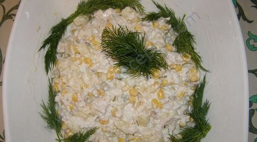 Салат из филе курицы, ананаса, кукурузы и риса