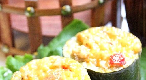 Кабачки фаршированные, запеченные в мультиварке