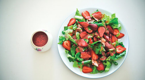 Клубничный салат с заправкой