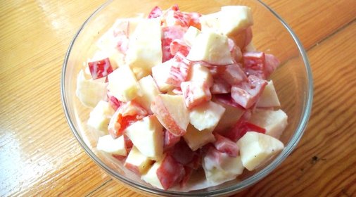 Салат из яблок и перца