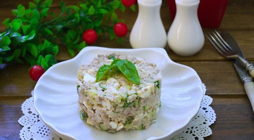 Рыбный салат из консервов