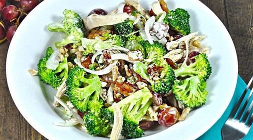 Салат с курицей и брокколи