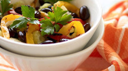 Салат из красной фасоли с перцем-гриль