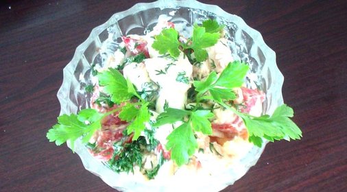 Куриный салат с помидором
