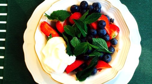 Утренний ягодный салат