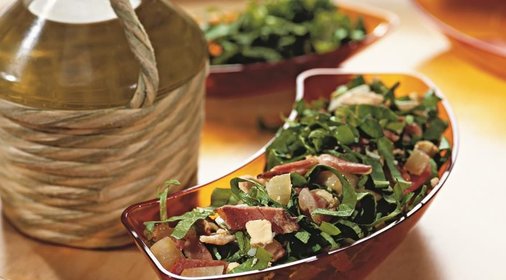 Зеленый салат с беконом