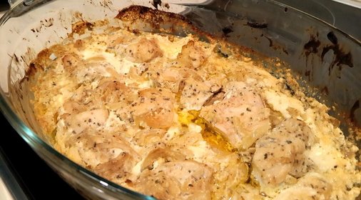 Куриное филе тушеное в сливках