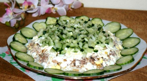 Рыбный салат с сайрой