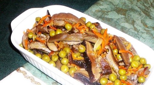 Салат из сушеных грибов