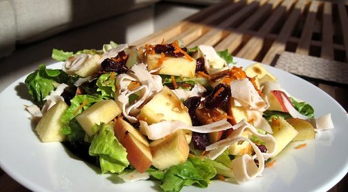 Салат из индейки с черносливом