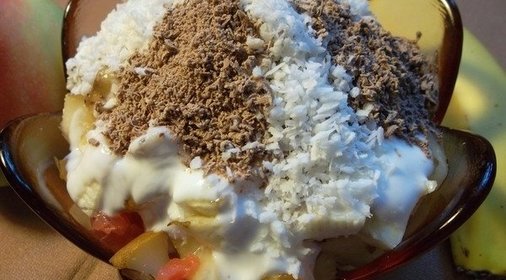 Фруктовый салат с йогуртом