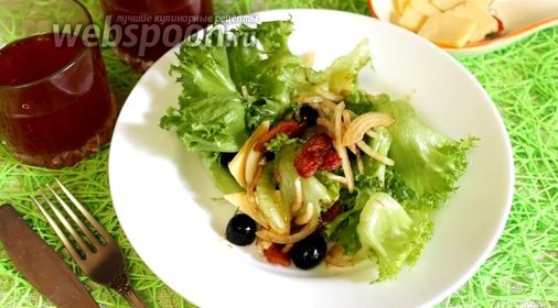 Салат с копчёной грудинкой и зеленью