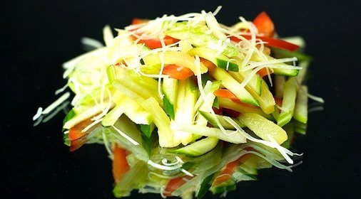 Салат с сельдереем и ананасом