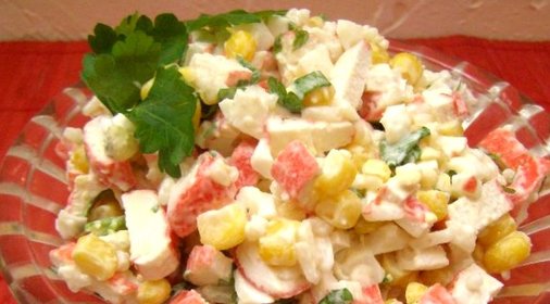 Салат из кукурузы и крабовых палочек по-домашнему