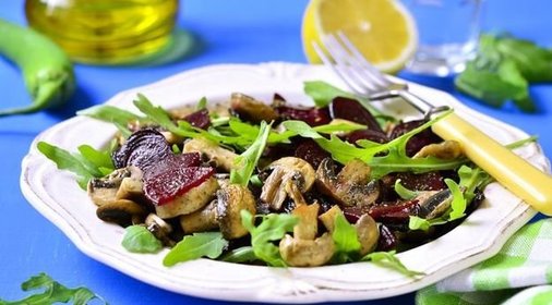 Салат с грибами и свеклой