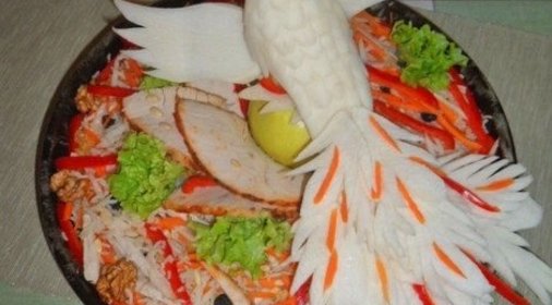 Рисовый салат с кунжутом, индейкой и дайконом