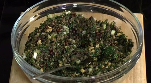 Салат из черной чечевицы с зеленью