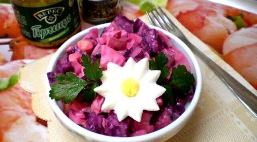 Свекольный салат с килькой