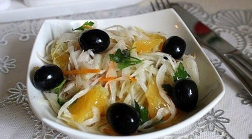 Салат из свежей капусты с апельсином