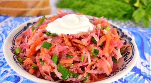 Салат из красной редьки и моркови