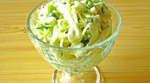 Салат с капустой и яйцом