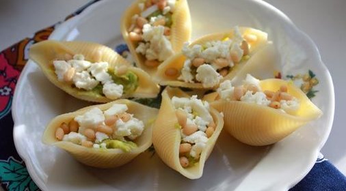 Конкильони с авокадо