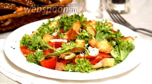 Салат с сухариками и куриным филе