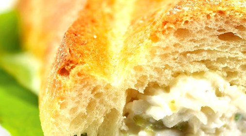 Сэндвичи с салатом из сельдерея и соусом ремулад