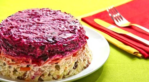Овощной салат с черносливом