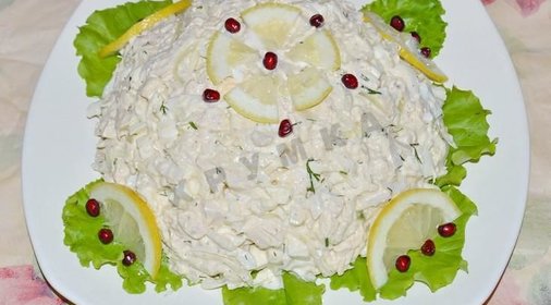 Салат с кальмарами курицей