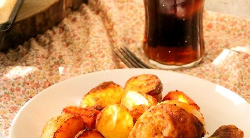 Курица, запеченная с картофелем