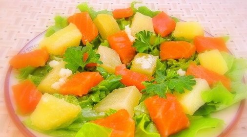 Салат с семгой и картофелем