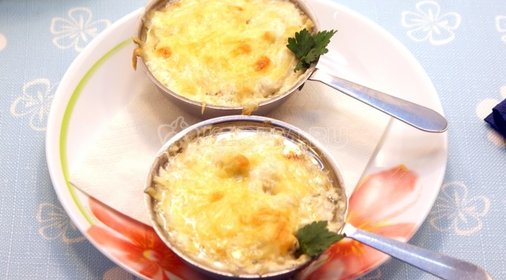 Картофель, запеченный с луком и сметаной