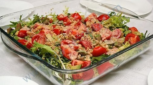 Салат с авокадо семгой и помидорами