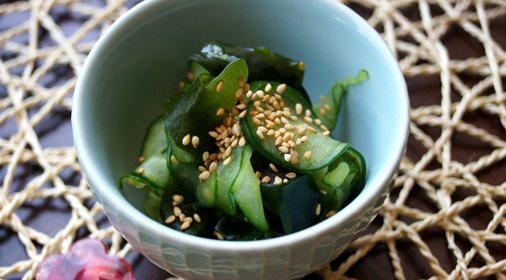 Салат с водорослями вакаме