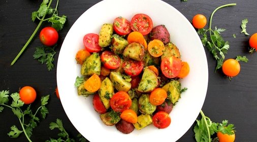 Салат с картофелем и помидорами на Новый год