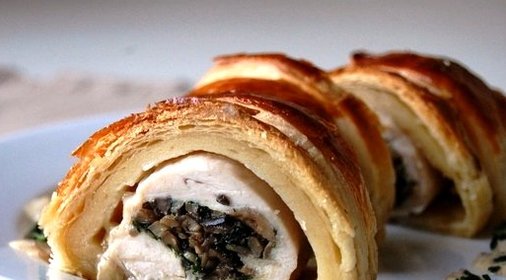 Курица в слоеном тесте